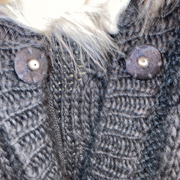 Cable Knit Vest Cabincore Wool Blend Faux Fur Trim Charcoal - Picture 10 of 16